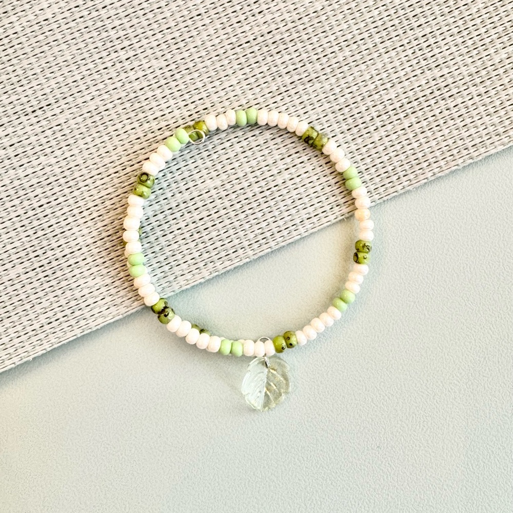 Spring Meadow Beaded Bracelet with Leaf Charm – 15cm